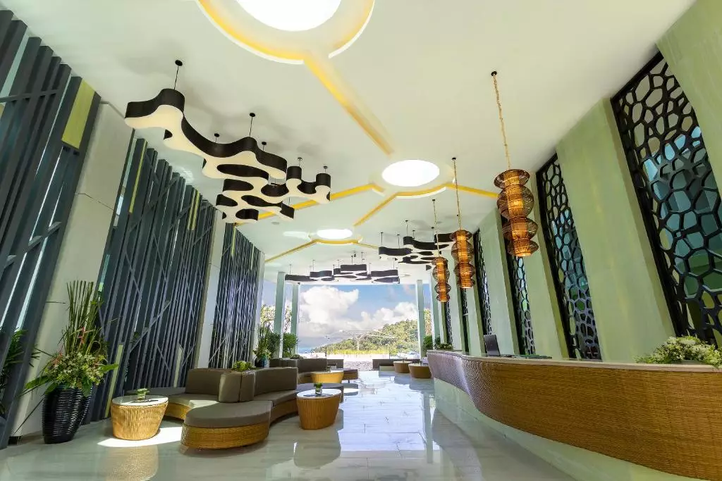 Crest Resort and Pool Villas